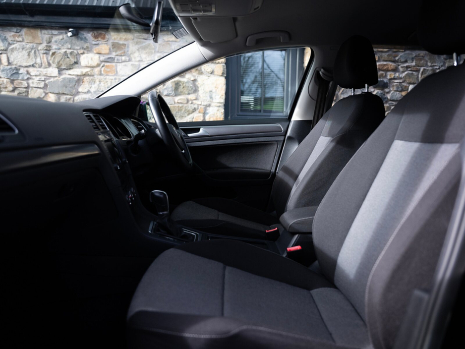 2014 Volkswagen Golf - image 28