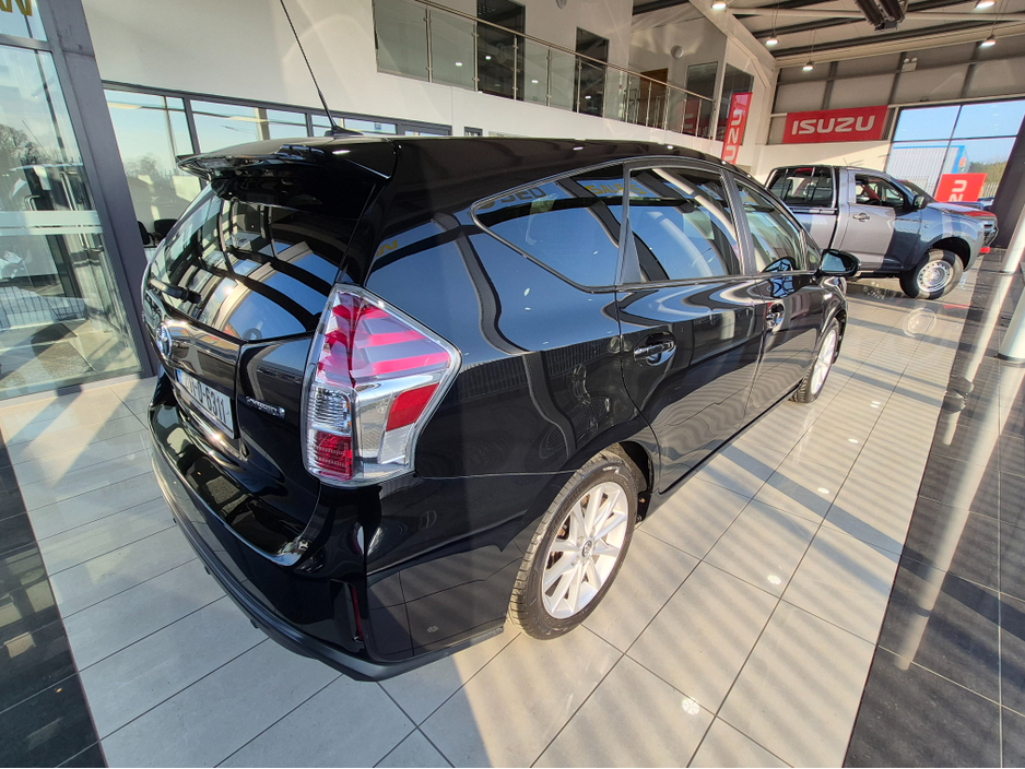 2020 Toyota Prius+ - image 2