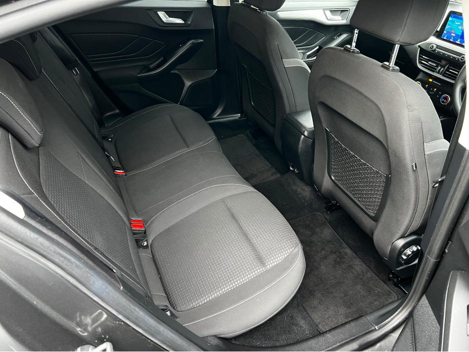 2020 Ford Focus - image 15