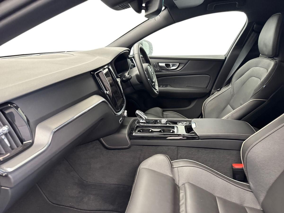 2026 Volvo V60 - image 2