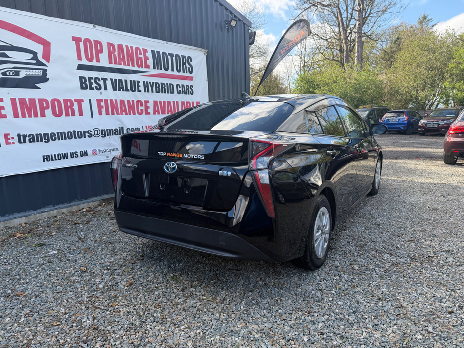 2018 Toyota Prius - image 4