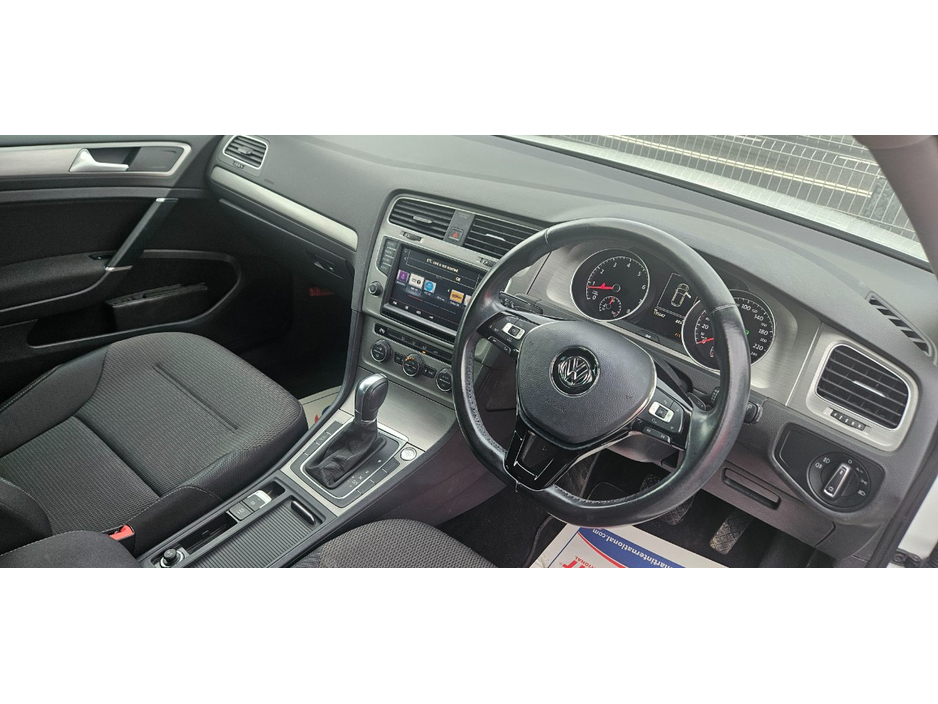 2016 Volkswagen Golf - image 26