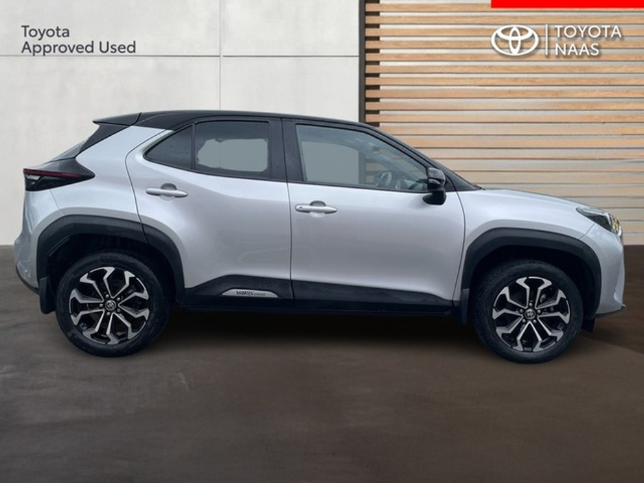 2022 Toyota Yaris Cross - image 3