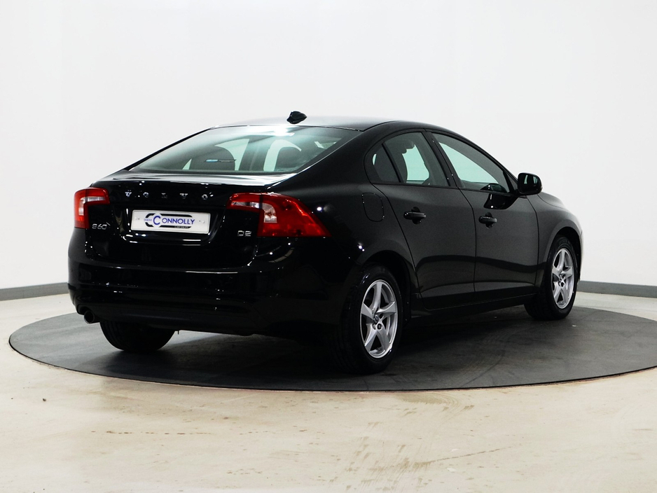 2017 Volvo S60 - image 3