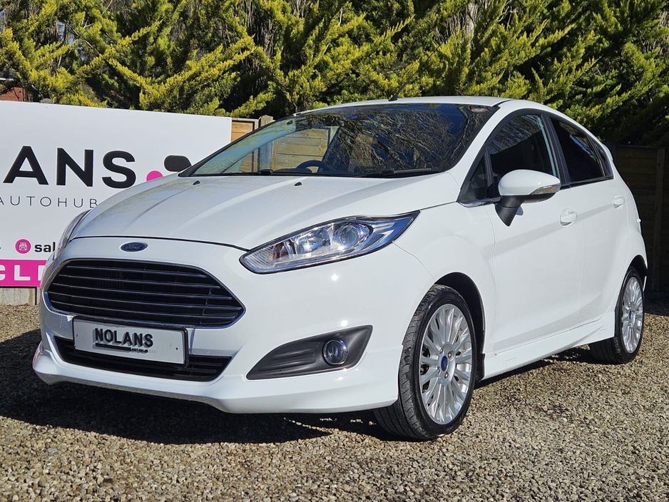 2016 Ford Fiesta - image 2