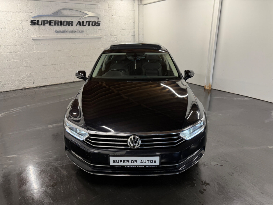 2019 Volkswagen Passat - image 3
