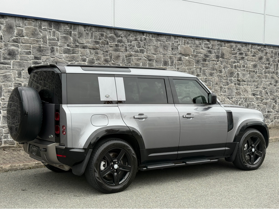 2021 Land Rover Defender - image 2