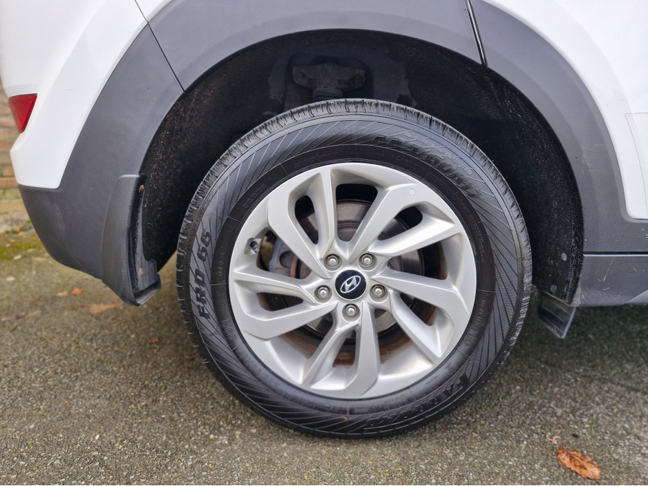 2016 Hyundai Tucson - image 25