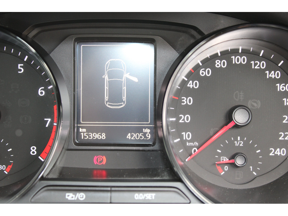 2016 Volkswagen Polo - image 14