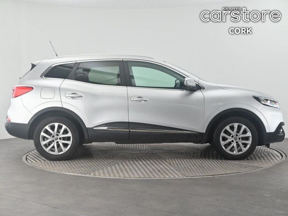 2016 Renault Kadjar - image 2
