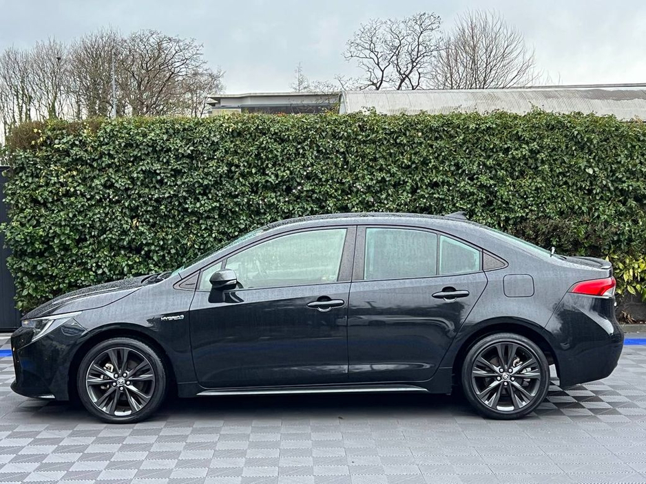 2020 Toyota Corolla WXB 1.8 HYBRID // HEADS-UP DISPLAY // 17" ALLOYS // ADAPTIVE CRUISE CONTROL €21,750