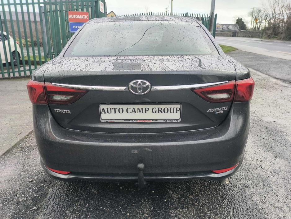 2017 Toyota Avensis - image 6