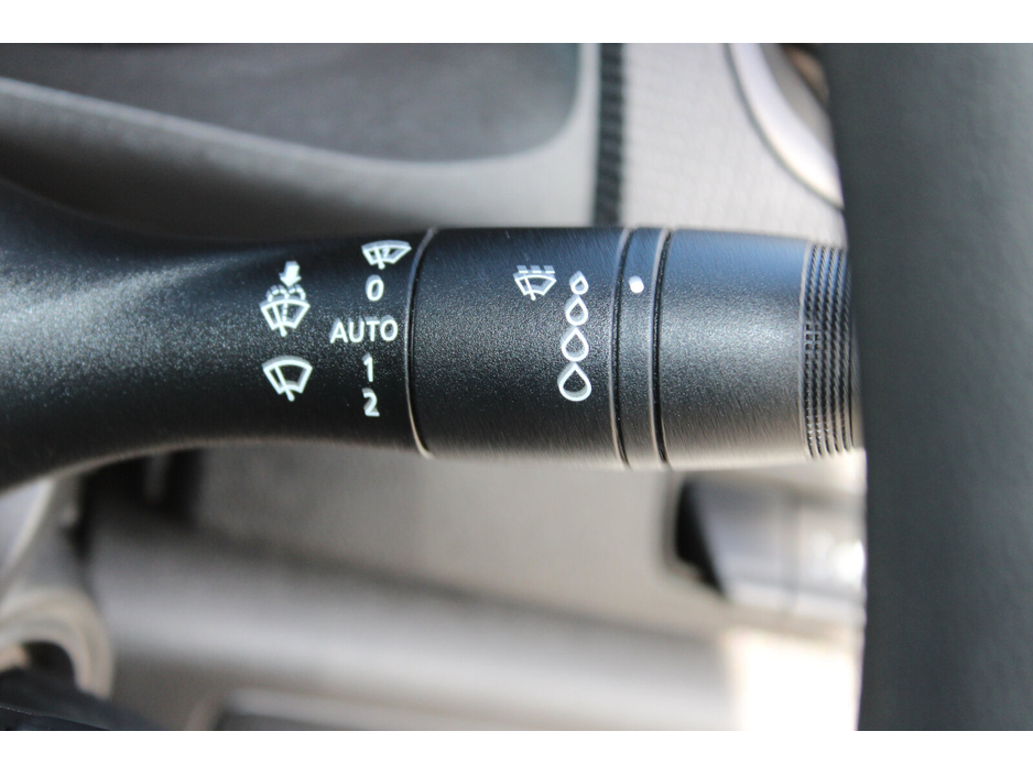 2023 Renault Kangoo - image 25