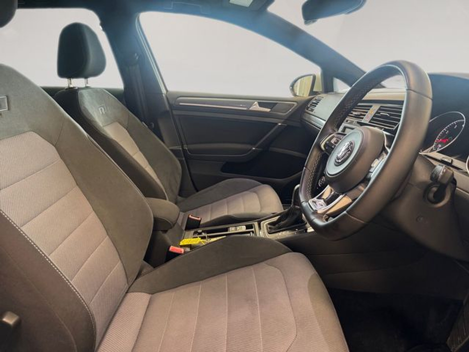 2016 Volkswagen Golf - image 11