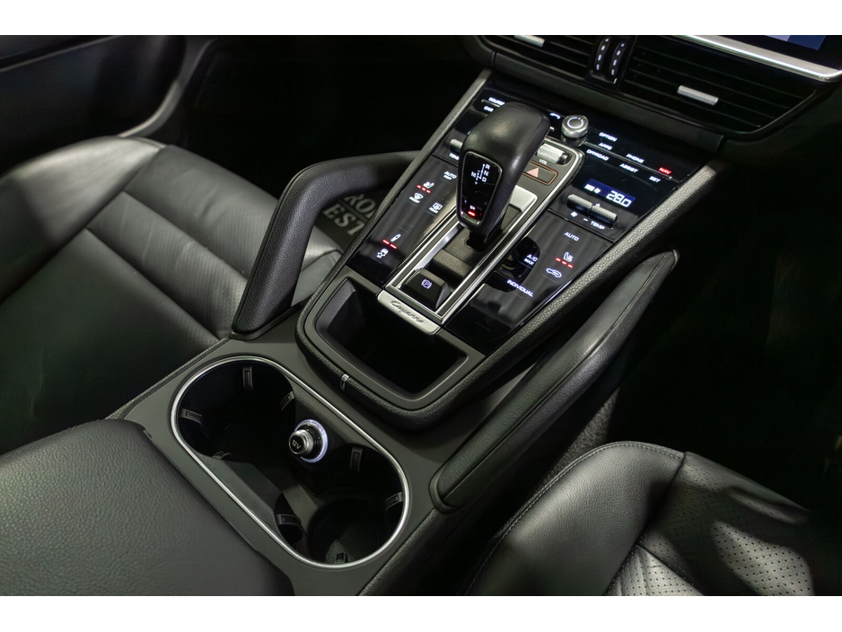 2022 Porsche Cayenne 3.0 V6 E-Hybrid 4WD Auto €59,999