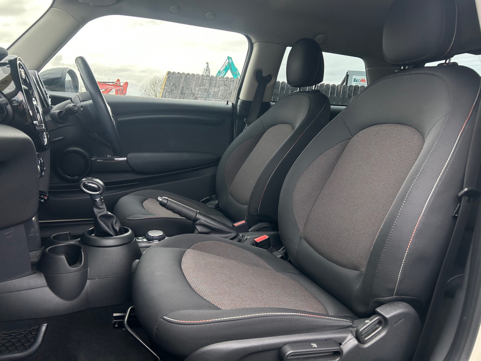 2017 MINI Cooper D - image 10