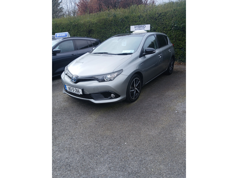 2018 Toyota Auris - image 2