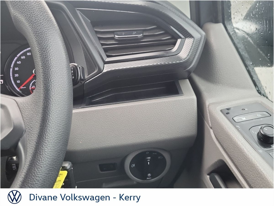2020 Volkswagen Transporter - image 19