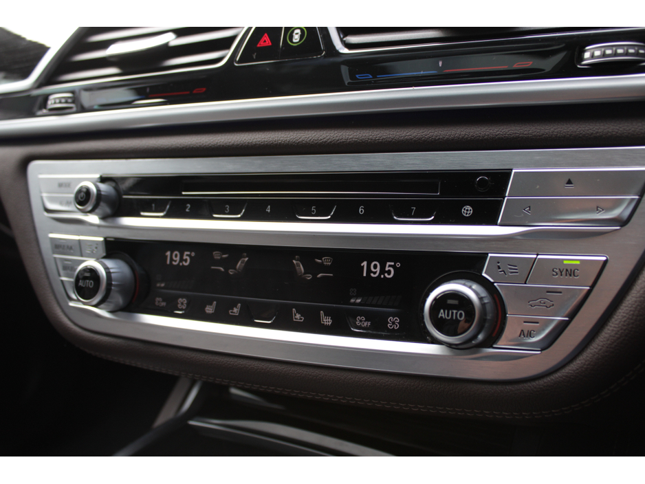 2019 BMW 7 Series - image 15