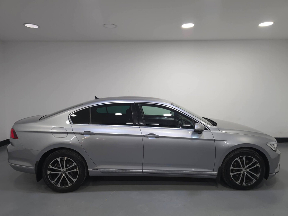 2020 Volkswagen Passat - image 7