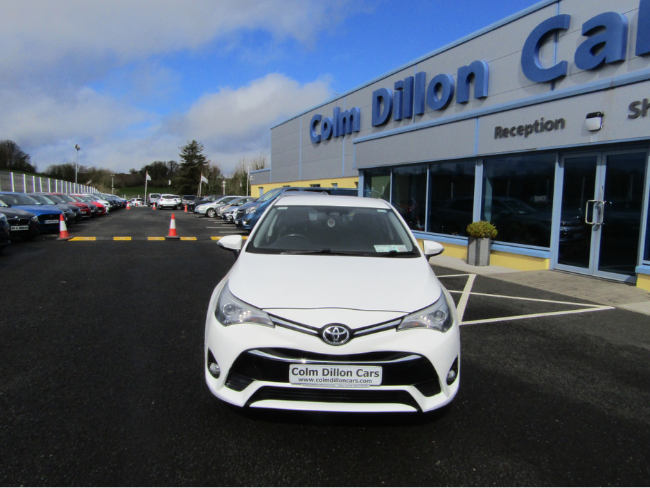 2018 Toyota Avensis - image 4