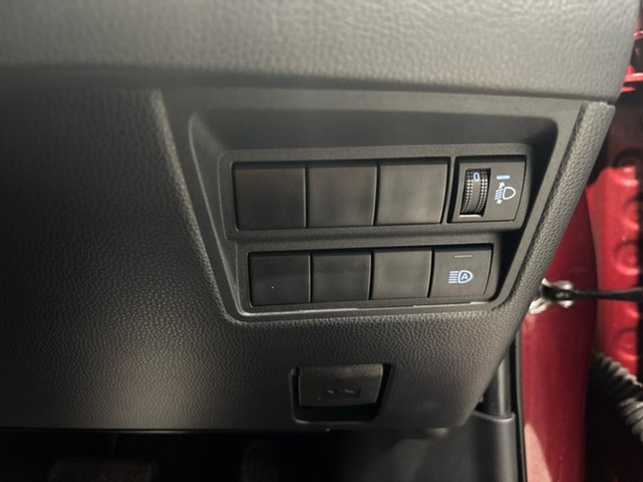 2021 Toyota Yaris - image 15