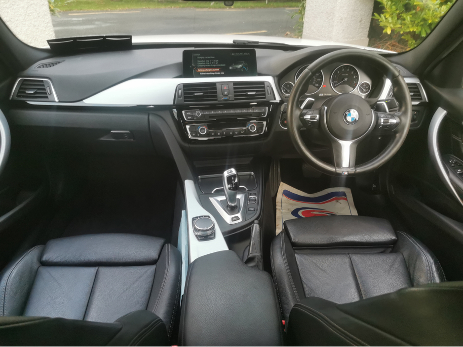 2017 BMW 3 Series - image 4