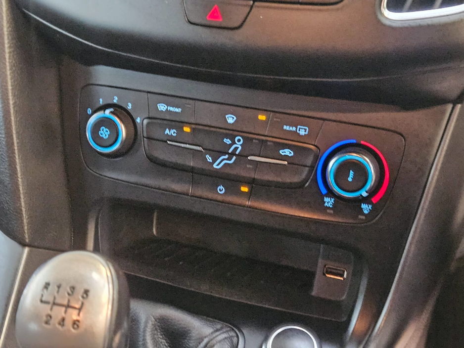 2017 Ford Focus - image 10