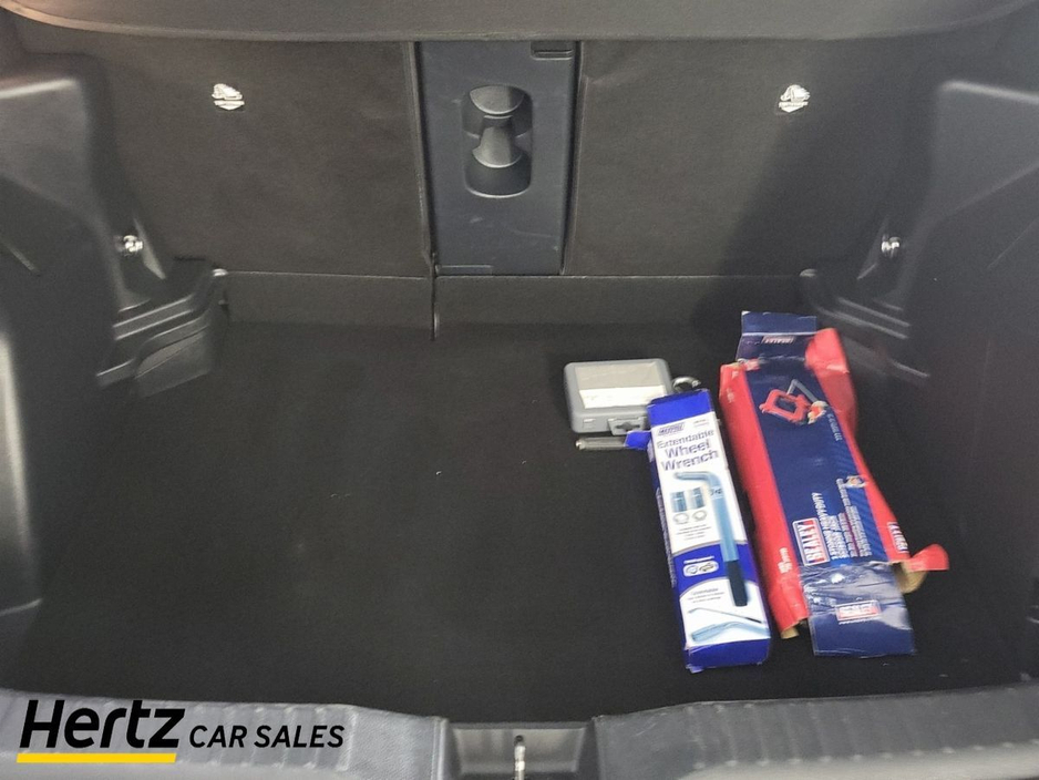 2023 Toyota Yaris Cross - image 18