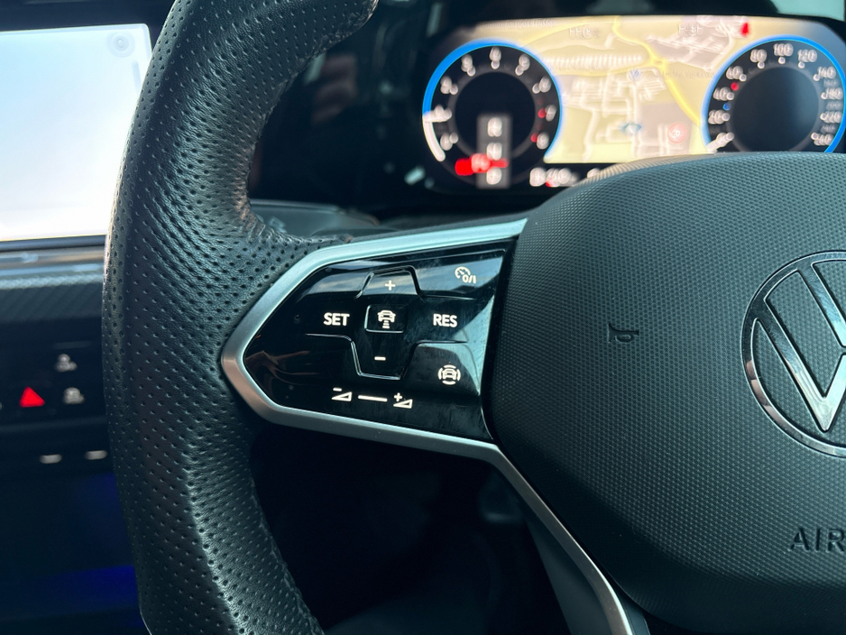 2023 Volkswagen Golf R-LINE 1.5 TSI MHEV 1 130HP €29,950