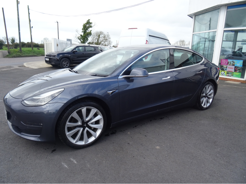 2020 Tesla Model 3 - image 5