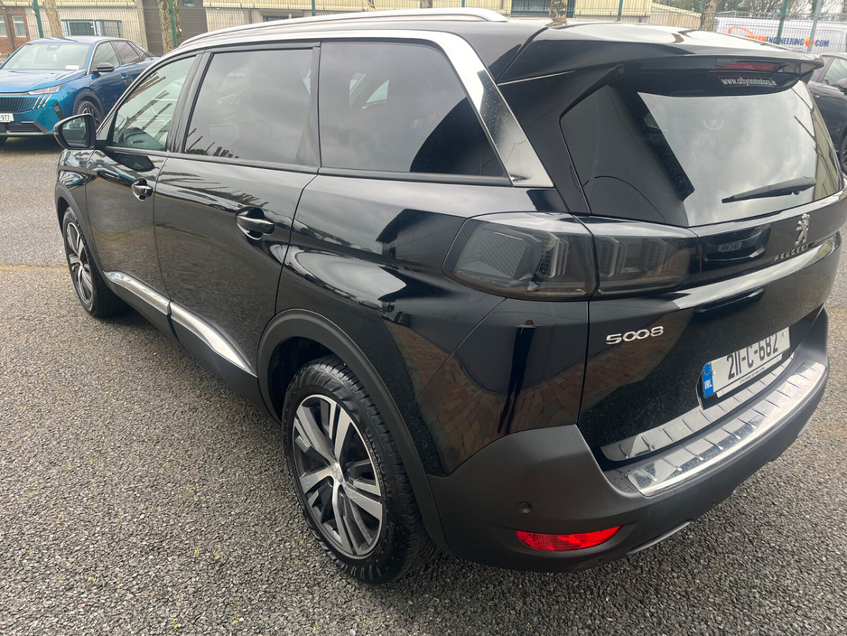 2021 Peugeot 5008 - image 4