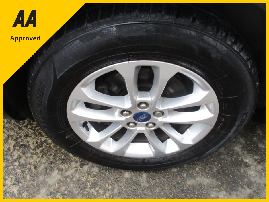 2020 Ford Kuga - image 10