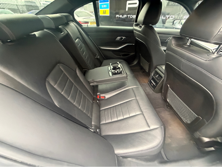2023 BMW 3 Series - image 13