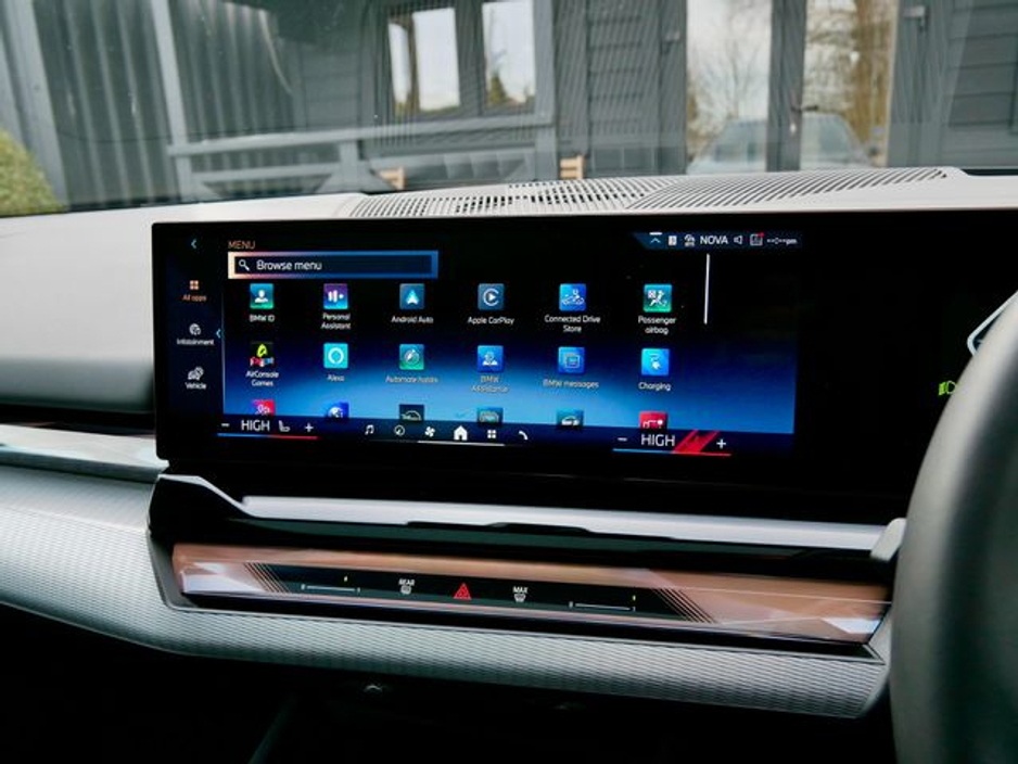 2025 BMW 5 Series - image 22