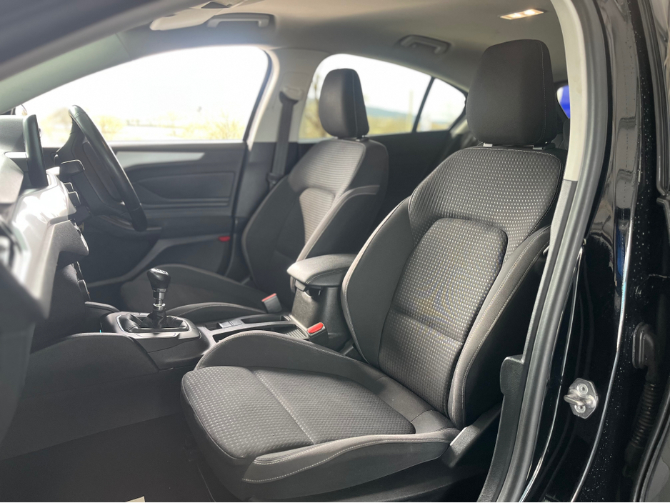 2018 Ford Focus - image 7