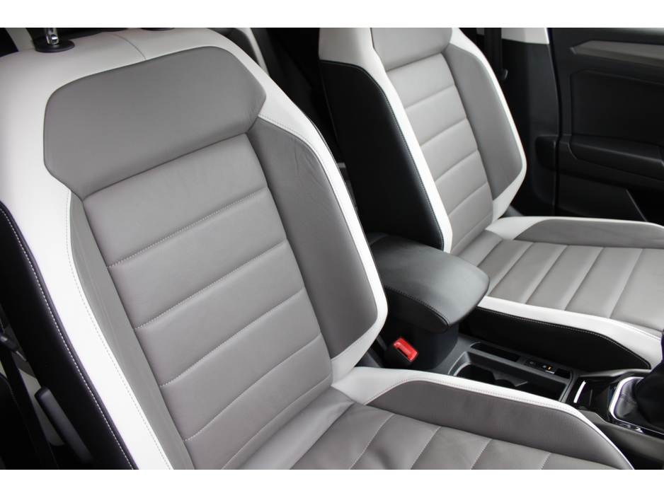 2022 Volkswagen T-Roc - image 11