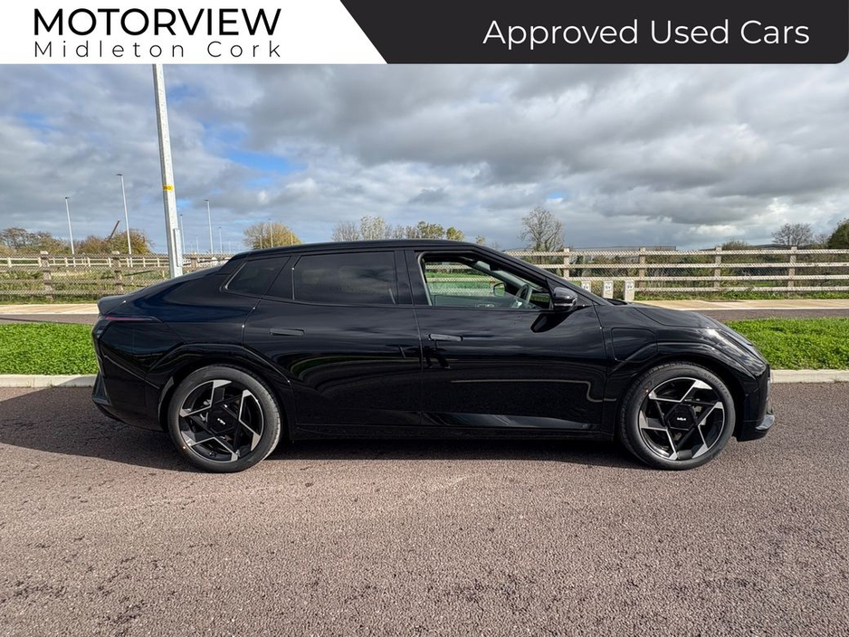 2025 Kia EV4 - image 2