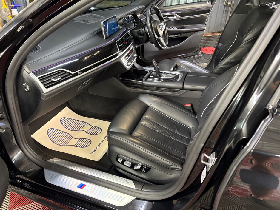 2018 BMW 7 Series - image 20