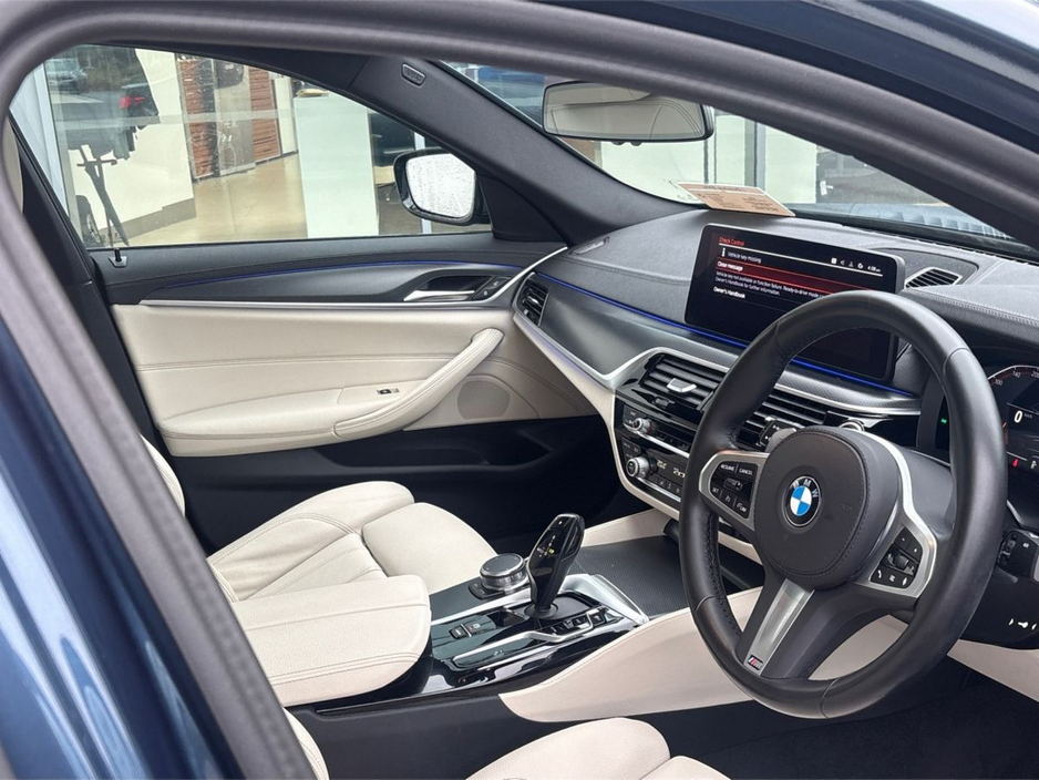 2023 BMW 5 Series - image 7