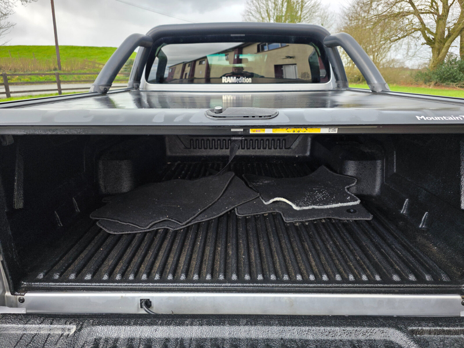 2021 Toyota Hilux - image 6