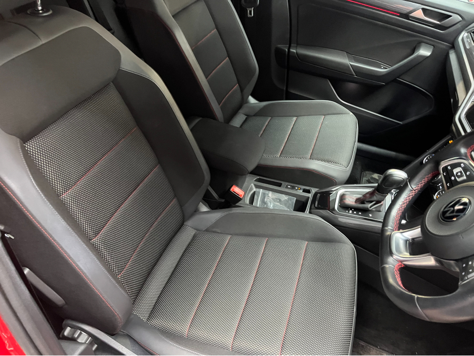 2021 Volkswagen T-Roc - image 11