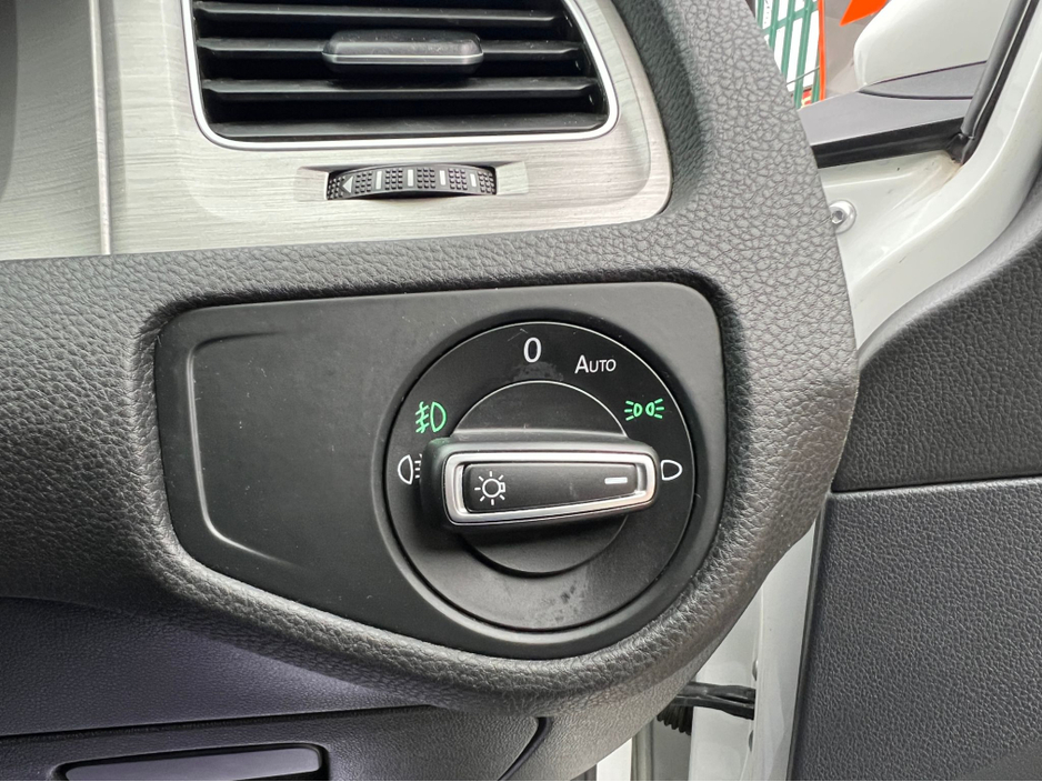 2016 Volkswagen Golf - image 16