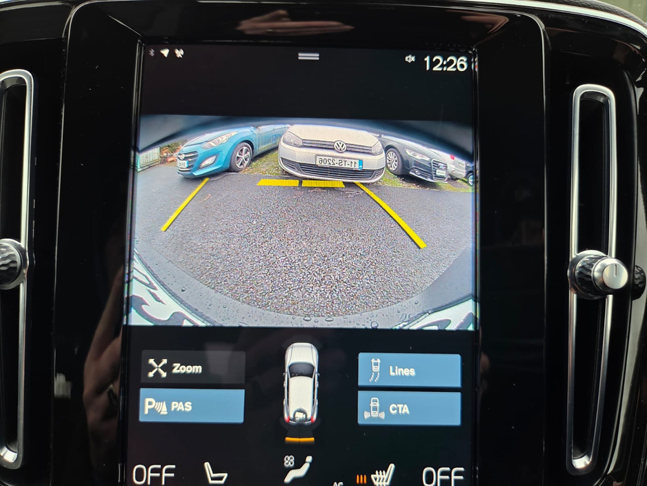 2022 Volvo XC40 - image 10