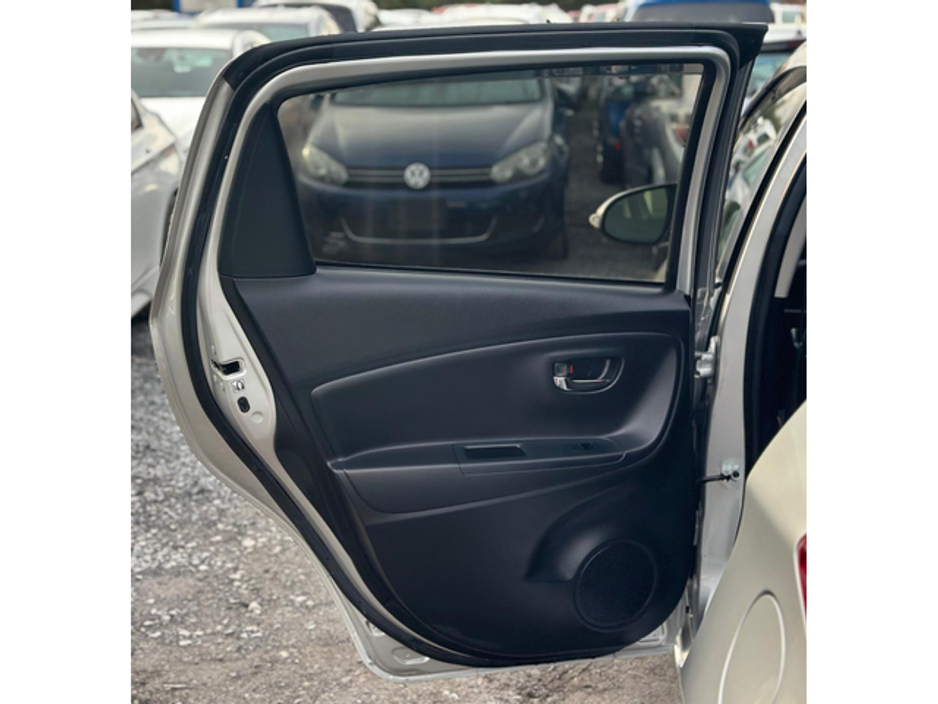 2019 Toyota Vitz - image 8