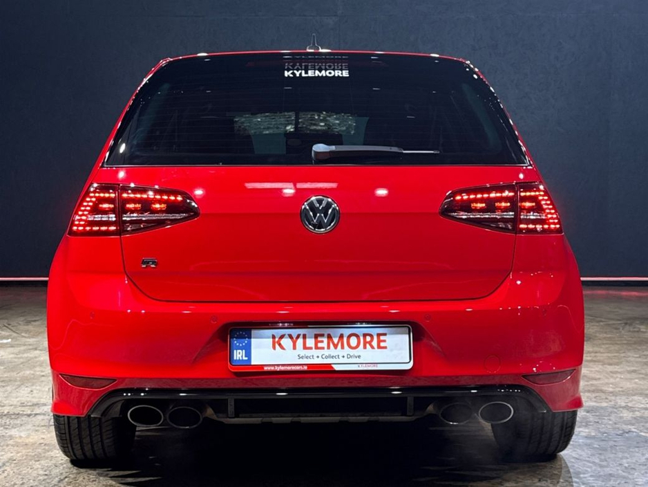 2015 Volkswagen Golf - image 4