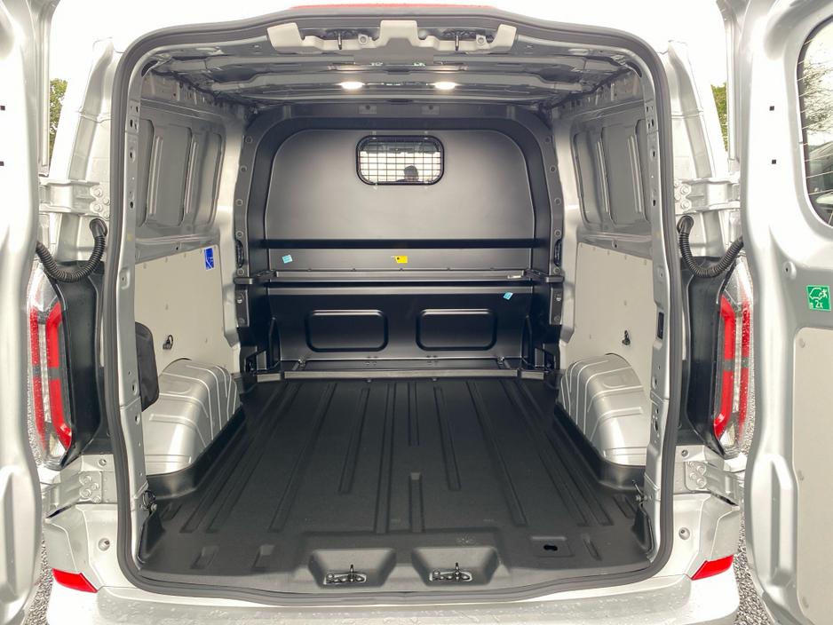 2026 Ford Transit Custom - image 22