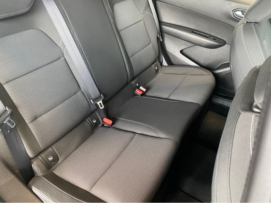 2022 Renault Arkana - image 12