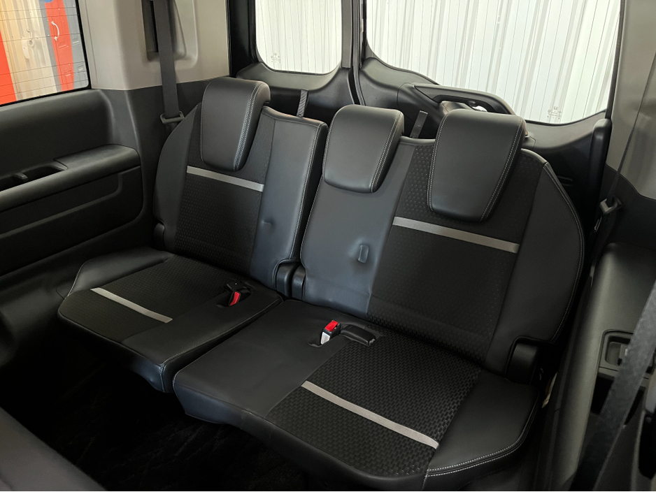 2020 Honda Stepwagon - image 15