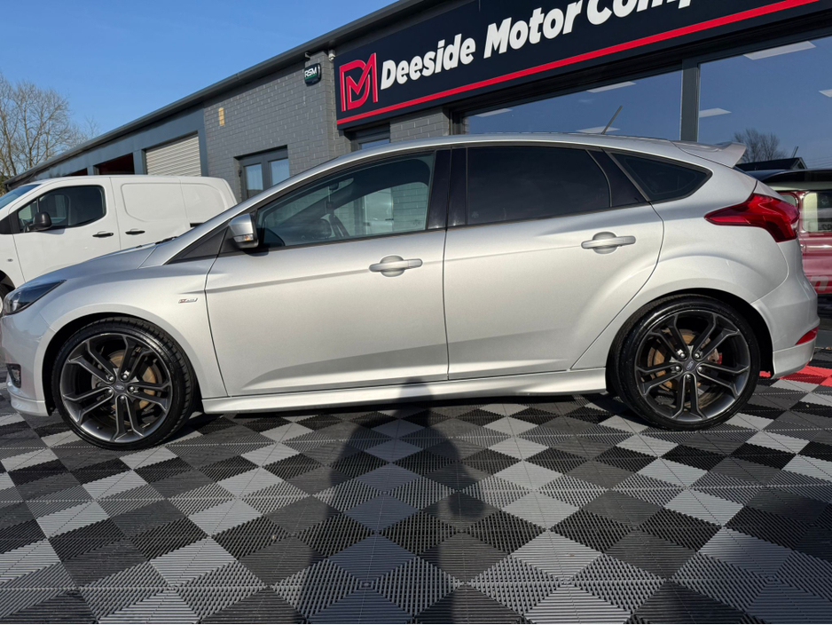 2018 Ford Focus - image 20